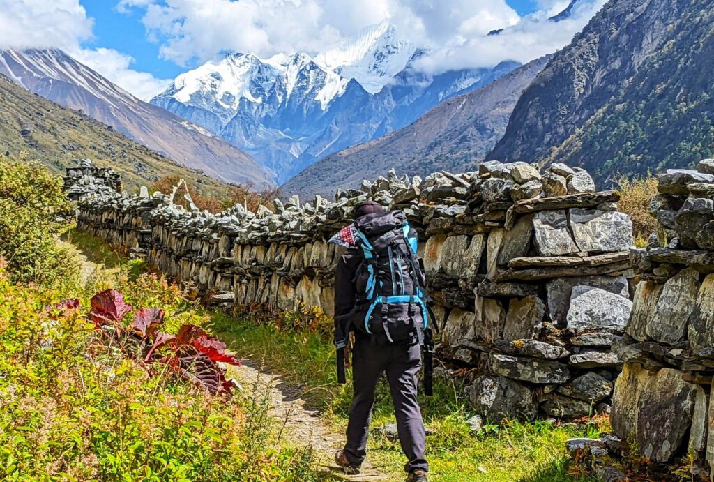 Trekker auf dem Weg nach Langtang, Trekking in Nepal