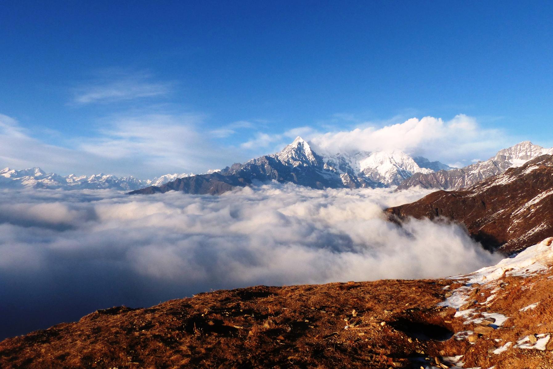 Über den Wolken in der Langtang Region, Trekking im Himalaya