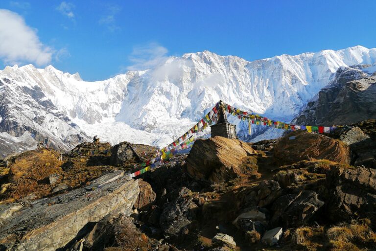 Am Annapurna Base Camp, Stupa und Gebetsfahnen