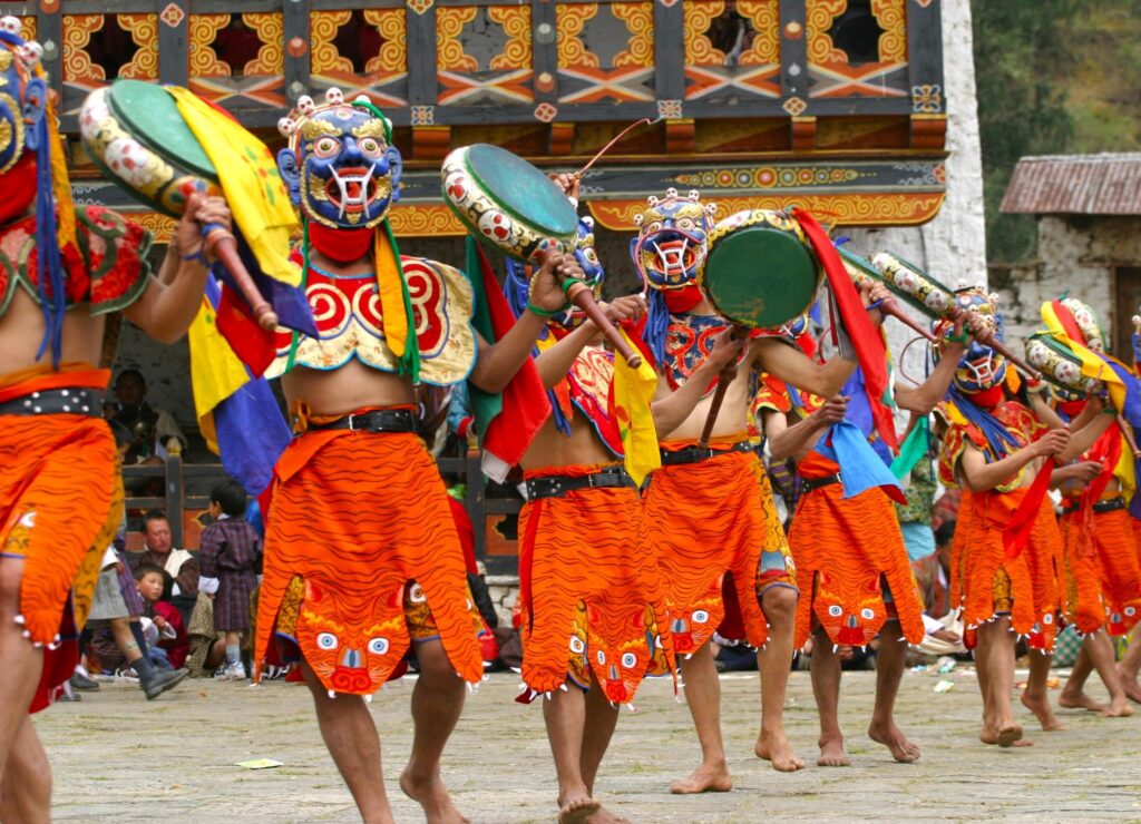 Tshechu Festival mit maskirten Tänzer