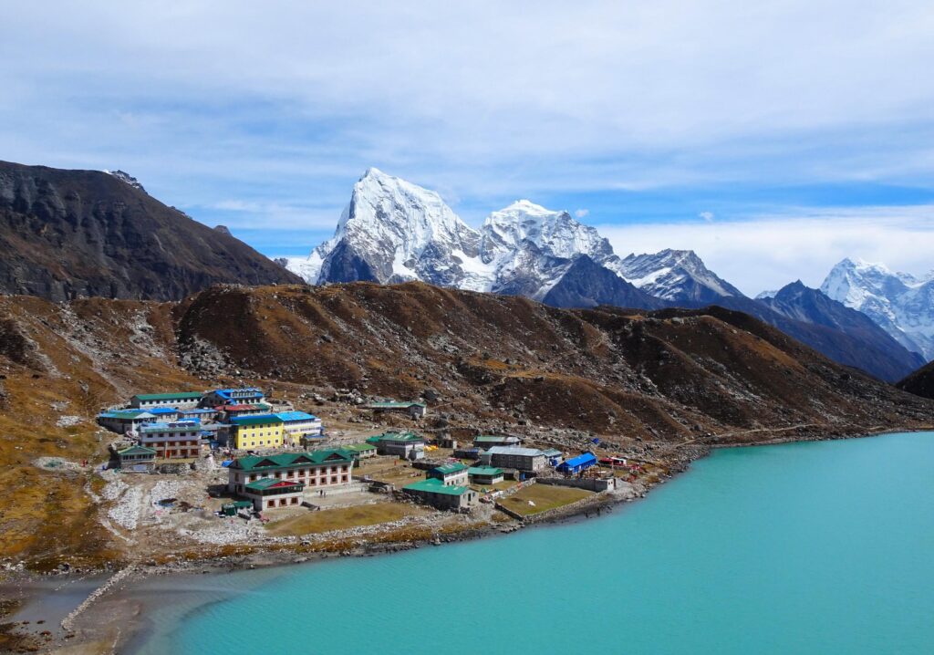 Gokyo Tal mit Gokyo Seen und Teehäuser