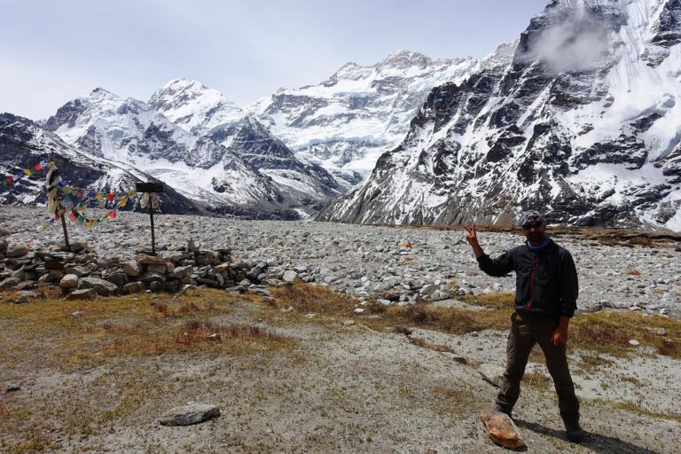 Am Kanchenjunga Base Camp mit Blick auf Mt. Kanchenjunga