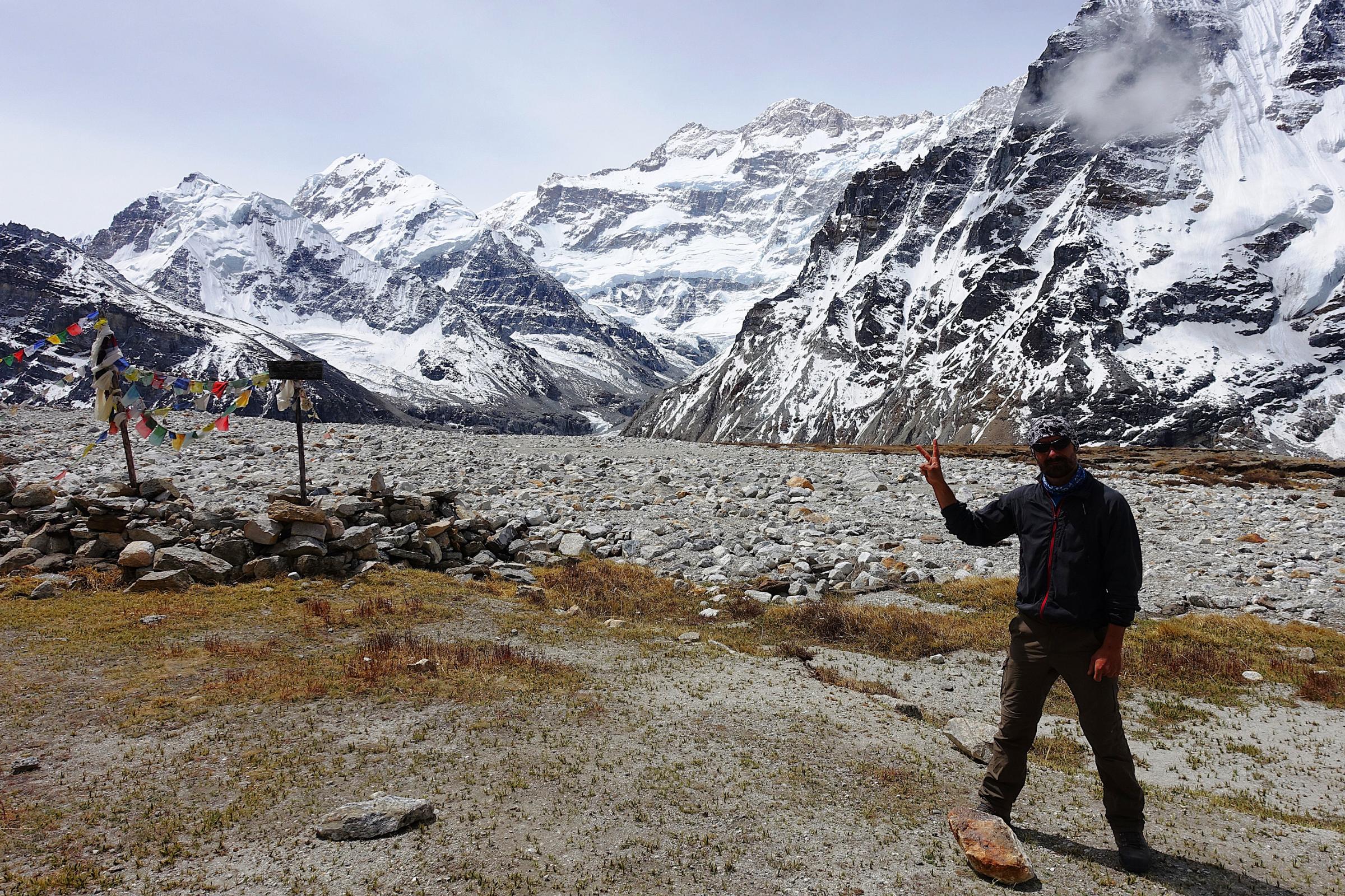 Am Kanchenjunga Base Camp mit Blick auf Mt. Kanchenjunga
