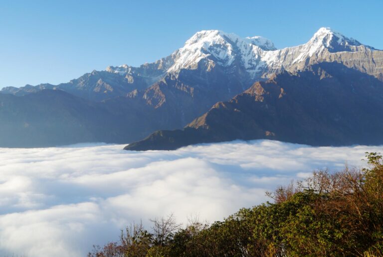 Über den Wolken am Mardi Himal Aussichtspunkt in Nepal