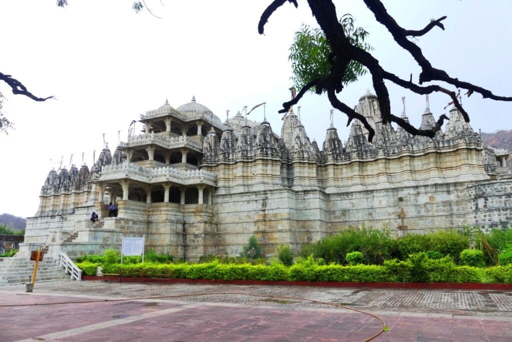 Ranakpur Jain Tempel von Außen
