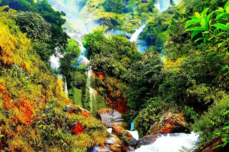 Wasserfall in der Annapurna Runde - Nepal Trekking