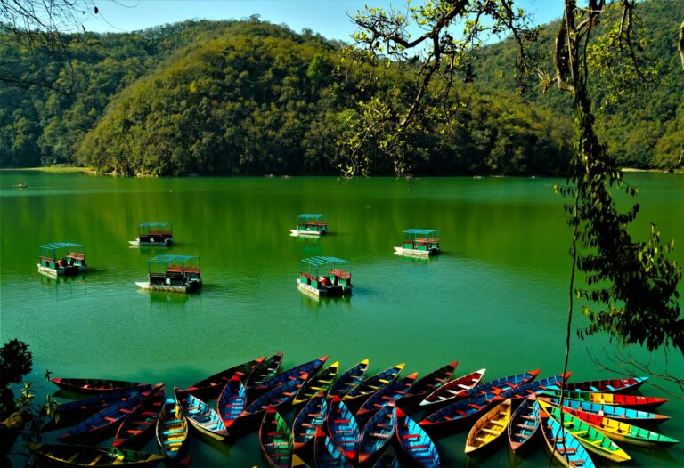 Pewa See in pokhara - Nepal Trekking in der Annapurna Region