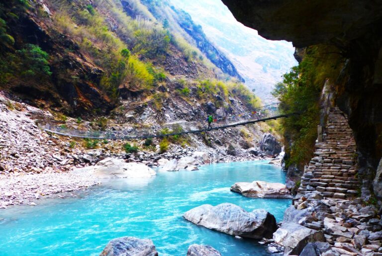 Hängebrücke in der Annapurna Region - Trekking Nepal