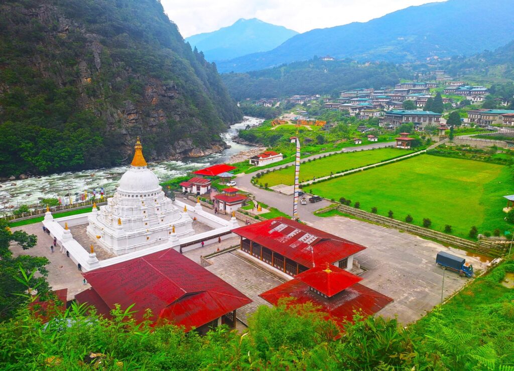 Stupa in Trashiyangtse Bhutan West nach Ost Reise