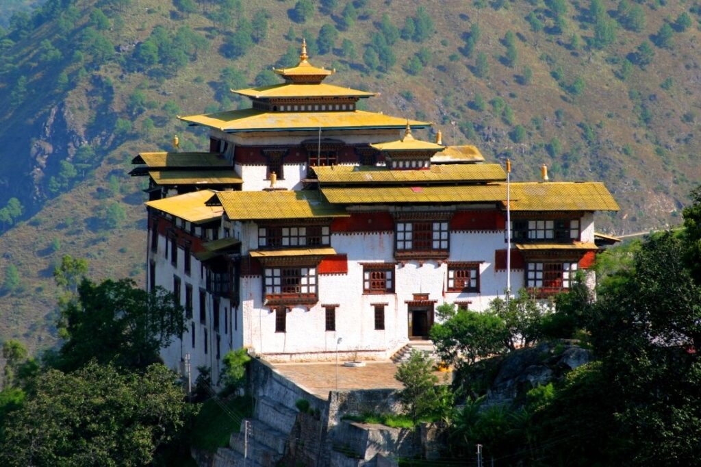 Kloster auf dem Hügel in Ost Bhutan