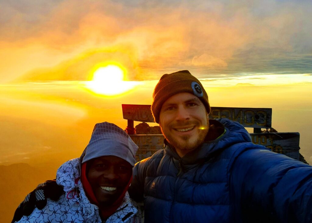Auf dem Gipfel von Mt Meru, Vorakklimatisation für Kilimandscharo
