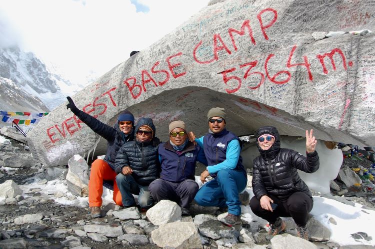 Am Everest Base Camp. Trekking und Bergführer in Nepal