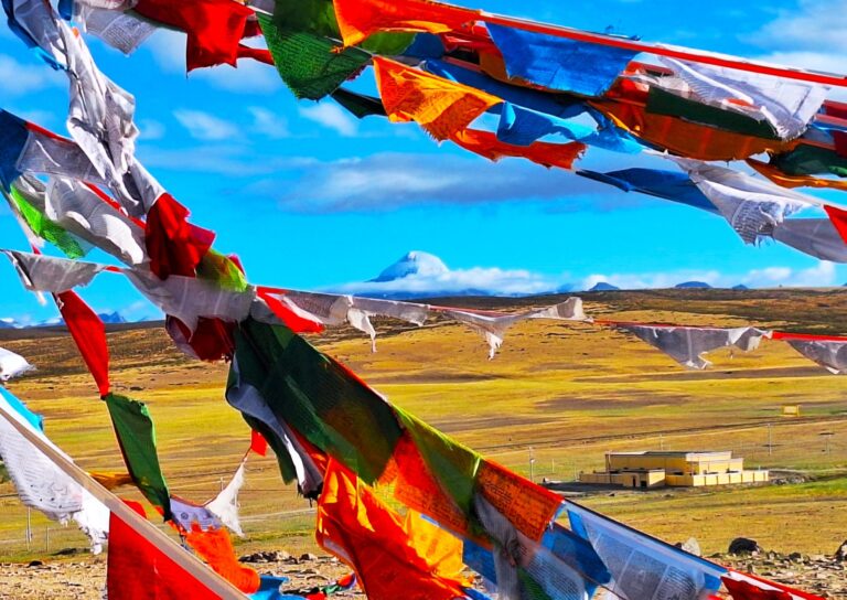 Erster Blick auf den Mt. Kailash, Gebetsfahnen flattern, Tibet Reisen