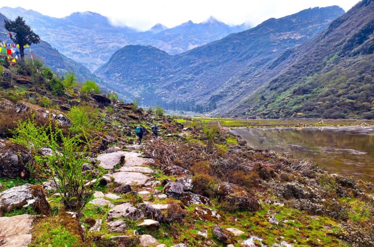 Die Landschaft der Druk Path Trekking in Bhutan