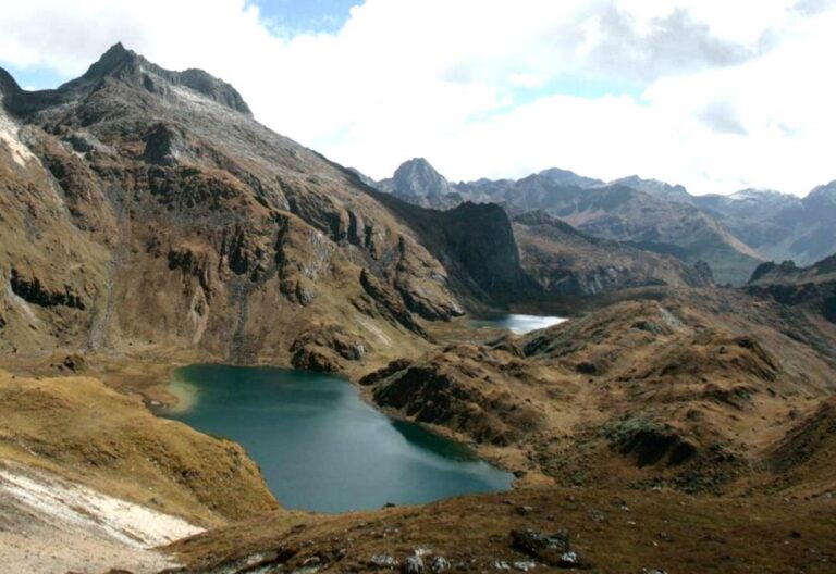 Bergseen während der Dagala Trekking Tour in Bhutan