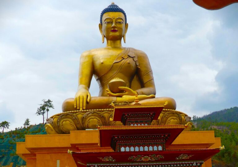 Buddha Statue in Thiphu - Bhutan Reisen