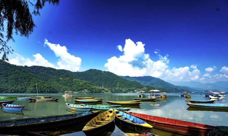 Pewa See in Pokhara - Nepal Annapurna Trekking