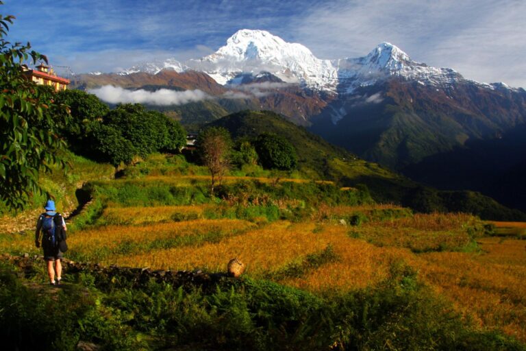Wanderung durch die Annapurna Region mit Blick auf Himalaya Hochgebirge