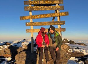 Am Uhuru Peak, Reisende von geoDiscovery Tours
