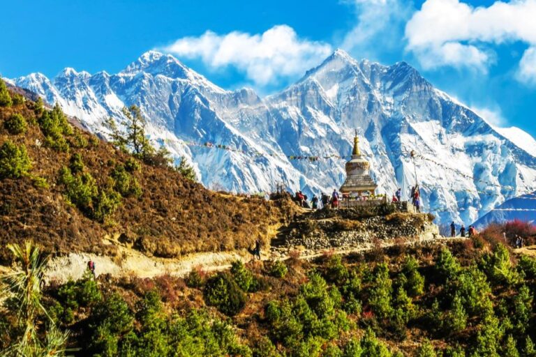 Everest Aussichtspunkt, Stupa mit Mt. Everest und Trekkingpfad zum Base Camp