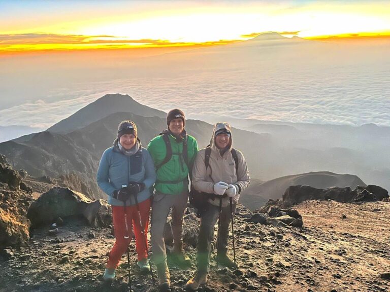 Mt. Meru und Ngorongoro Highland Trekking mit Safari & Sansibar