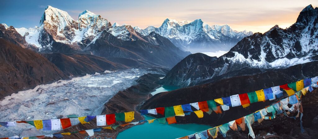 Gokyo Ri Trekking mit Blick auf die Gokyo Seen, Gletscher und Eisgiganten